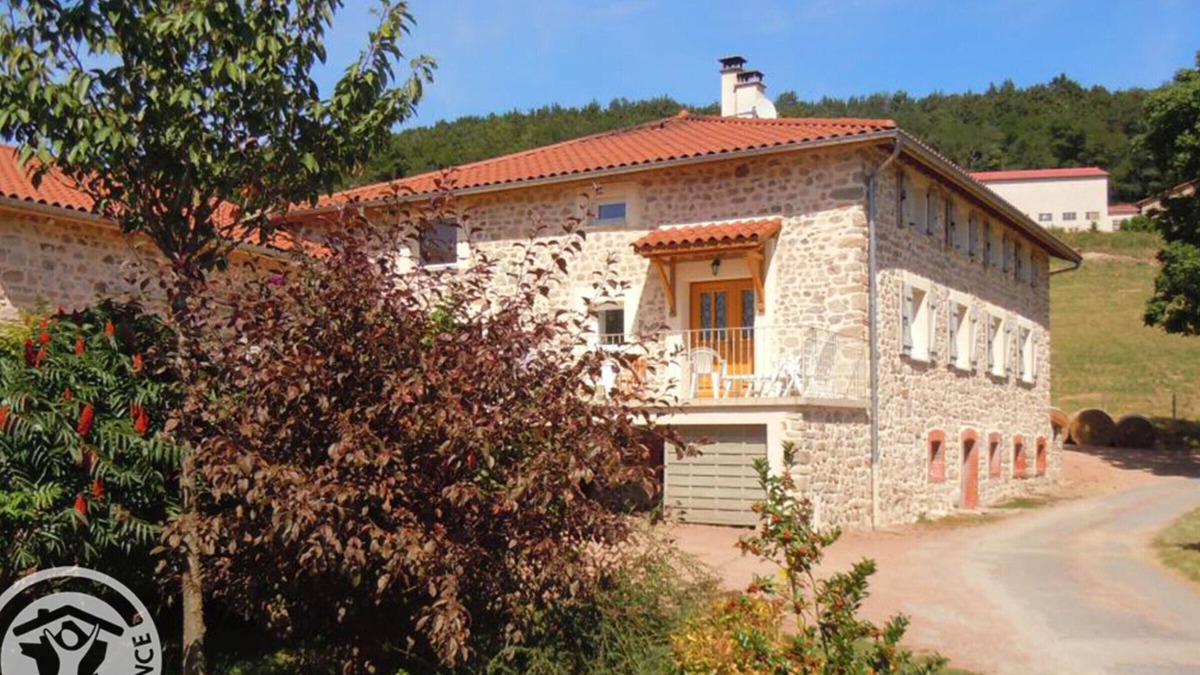 Chirassimont Cottage | Spacious Countryside Retreat: 6 Bedrooms, Fireplace, Pet-Friendly, Near Lyon and Roanne