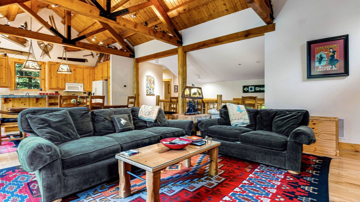 Granite Ridge House | Spacious Cozy Cabin w/Deck, Private Hot Tub, Grill - Amazing In-Village Locale