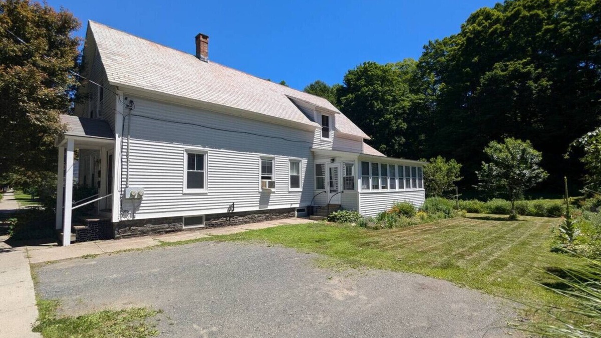 Shelburne Falls Apartment | Spacious & Cozy Ground Floor 2/3 Bed private suite