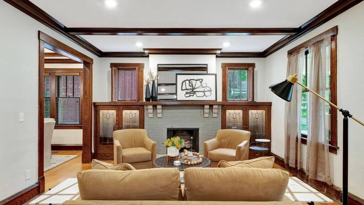 Champaign House | Spacious Craftsman Charmer