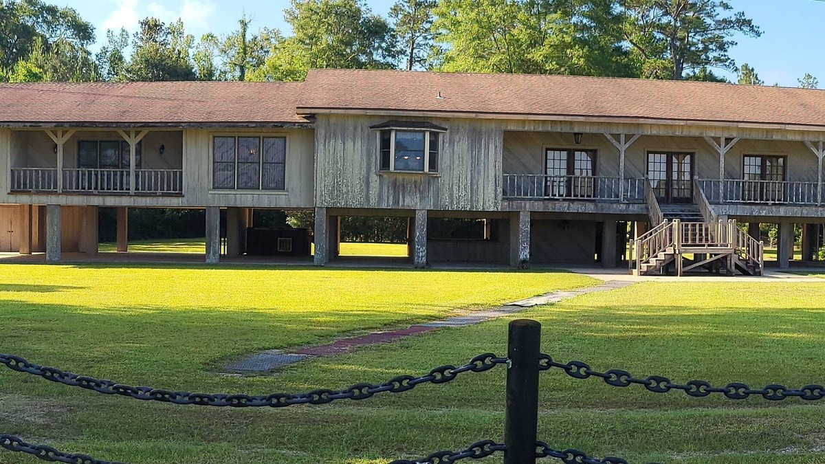 Poplarville Cabin | Spacious Cypress Lodge 10 minutes from I-59 exit #29