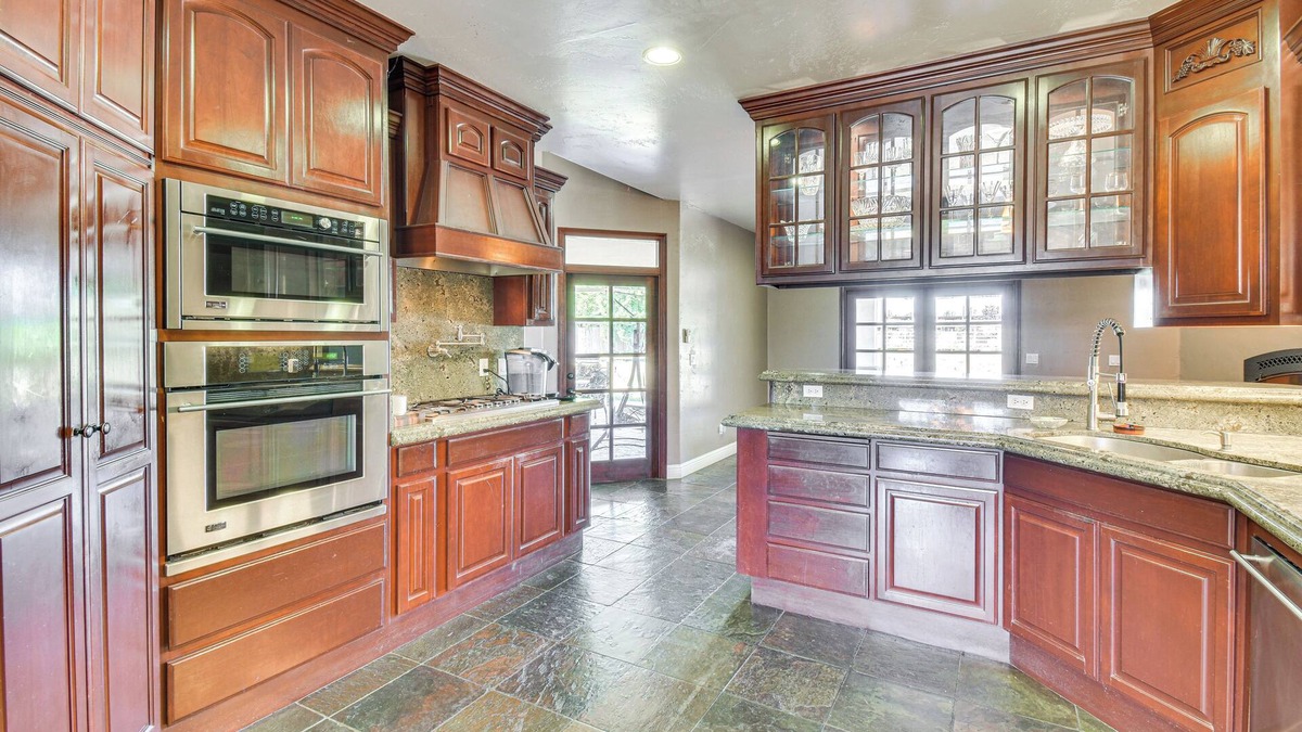 Delhi House | Spacious Delhi Home w/Fireplaces, Patio & Grill!