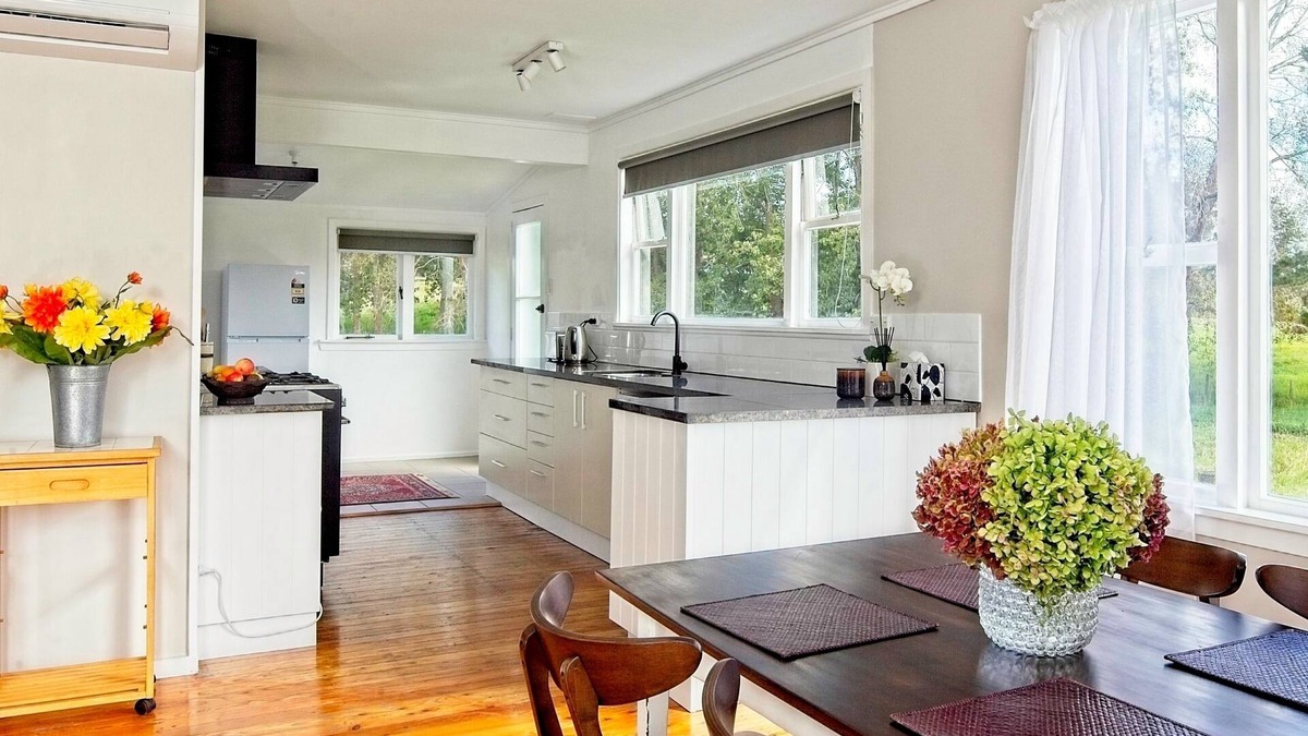 Kumeu Cottage | Spacious - Delightful - Private - Totara Cottage.