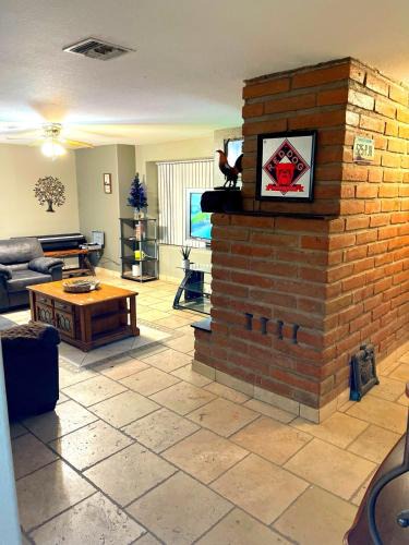 Marana House | Spacious Desert Getaway Scenic Views Hammock