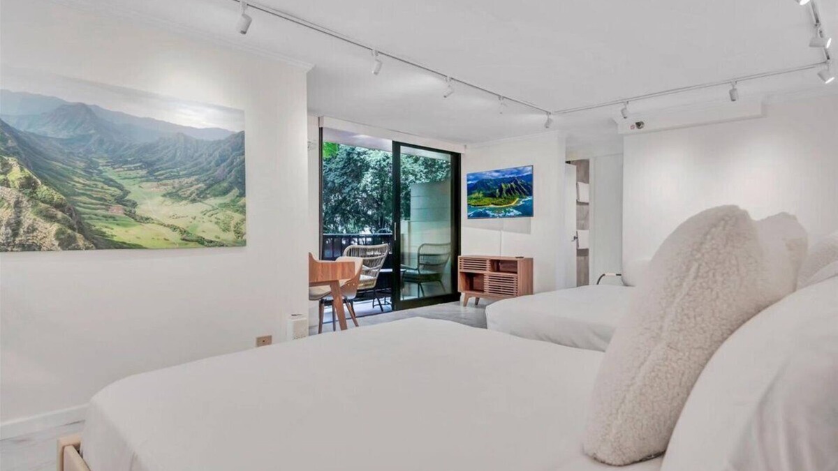 Honolulu Hotel | Spacious Design Studio 3 mins from the beach