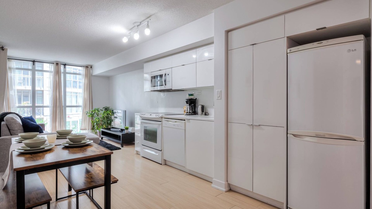 Downtown Toronto Hotel | Spacious Designer Suites in DownTown