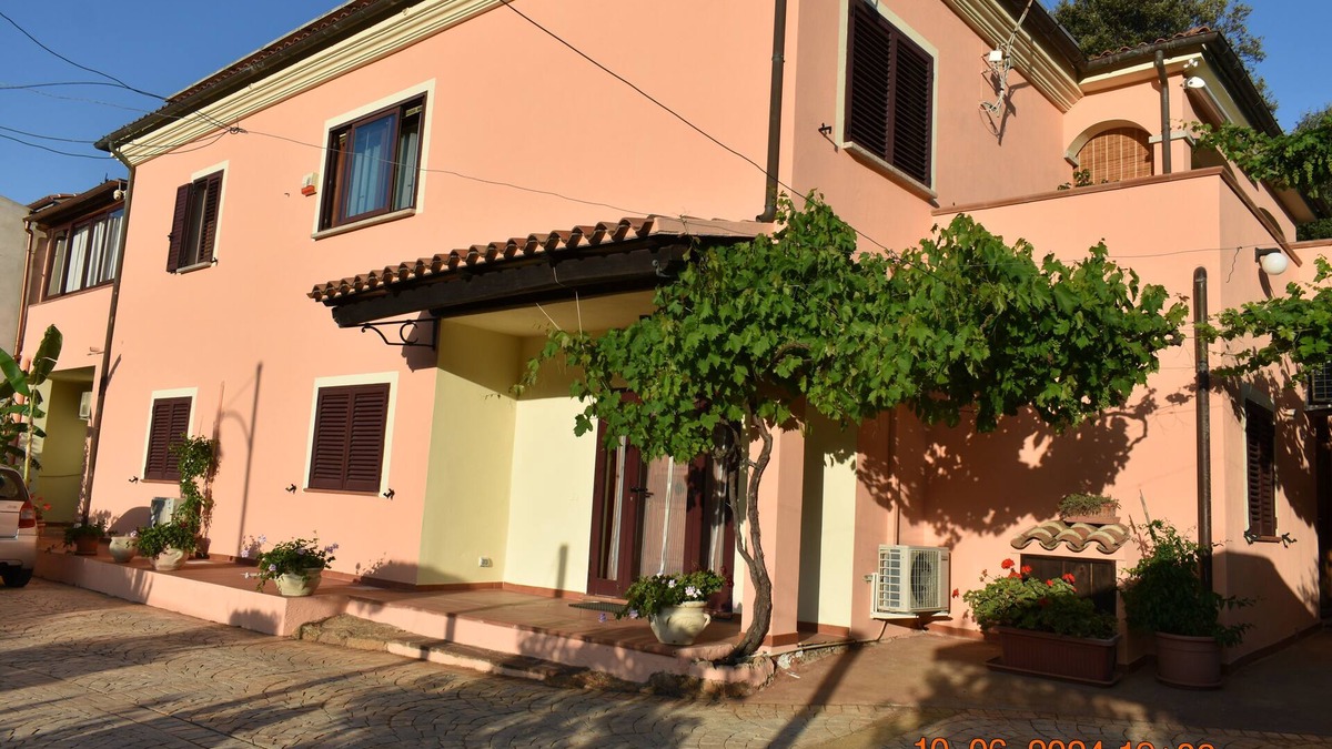 San Pantaleo Apartment | spacious detached house, ideal for holidays in san pantaleo