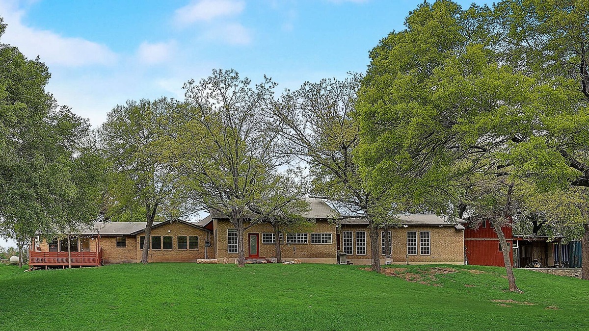 Austin House | Spacious dog-friendly home with gas grill, patio, W/D, & kitchen - large yard