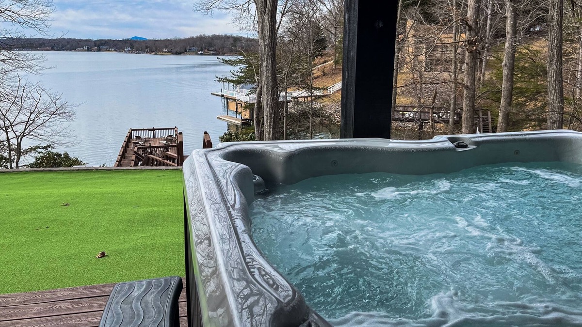 North Shore House | Spacious dog-friendly lakefront house w/dock, hot tub & putting green