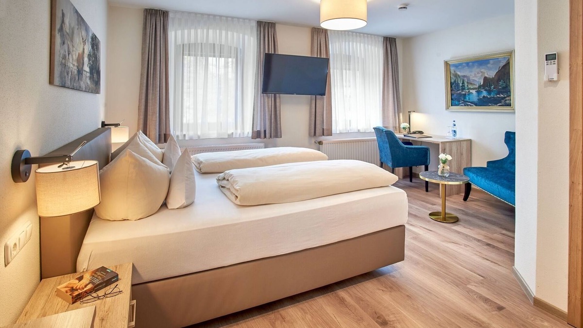 Neustadt an der Donau Apartment | Spacious double room "Theresia" (22sqm) with small living area