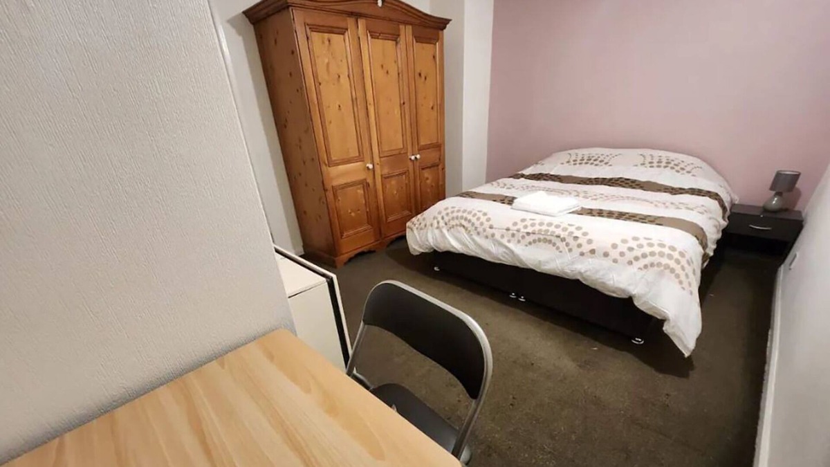 Middleton House | Spacious Double Bed Manchester
