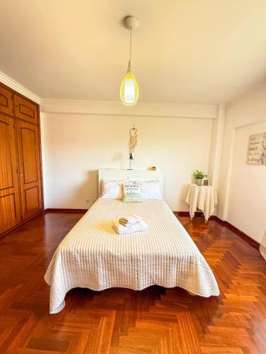 Corroios House | Spacious Double Room Garden View Good Natural Light SuperHost Stay