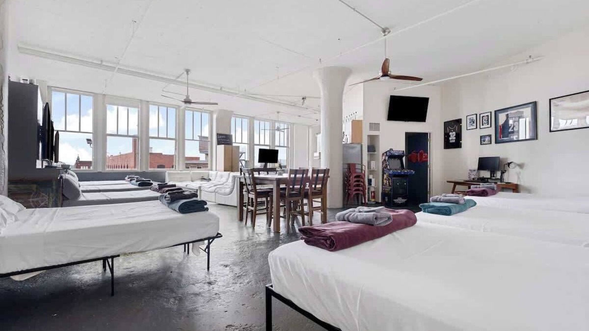West Main Historic District Apartment | Spacious Downtown Louisville Loft (River View)