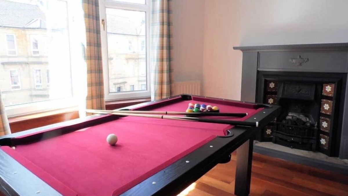 Paisley Apartment | Spacious, Duplex 4 Bed Apartment, Paisley - Near GLA Airport
