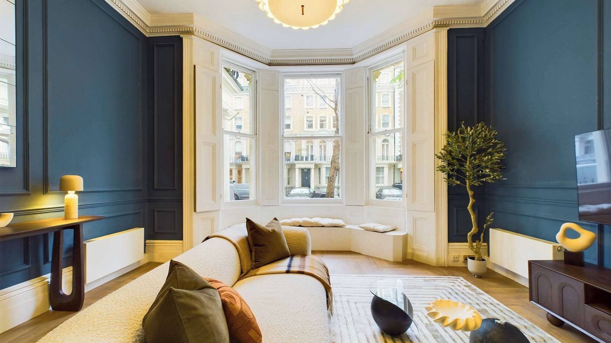 Brompton & Hans Town Apartment | Spacious Duplex Apartment with Terrace by Harrods