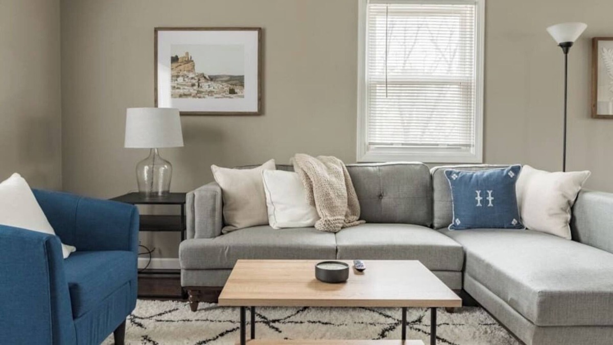 Clive House | Spacious Duplex in West Des Moines