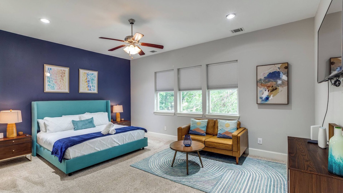 Greater East End House | Spacious East End Gem -5bed-4bath - Gated, King Beds, 3500 sq ft