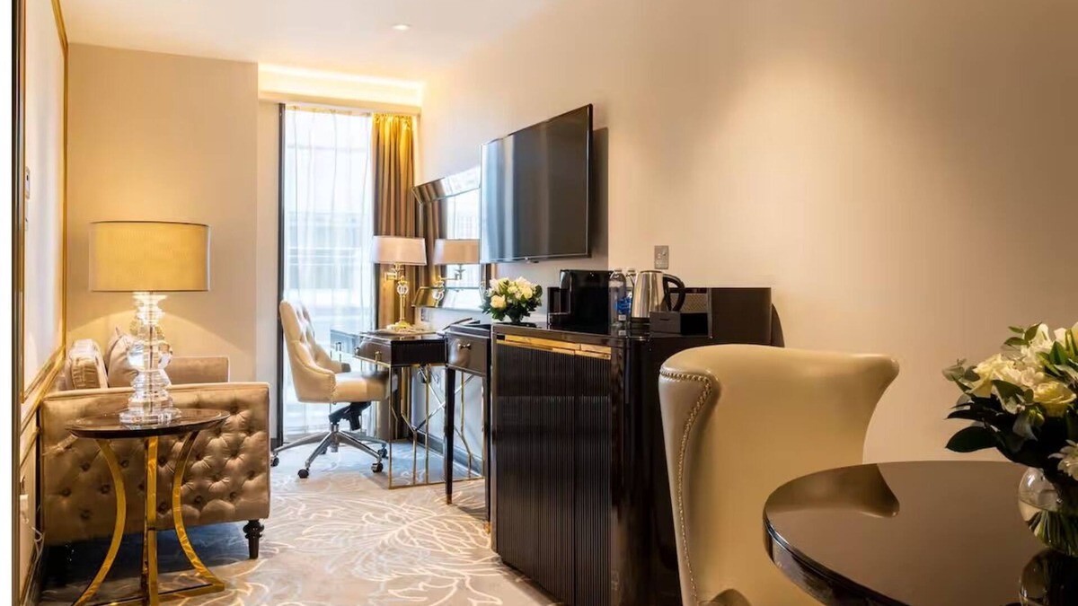 Portsoken Hotel | Spacious East London Suite – Walk to Tower Bridge & Aldgate Tube Station