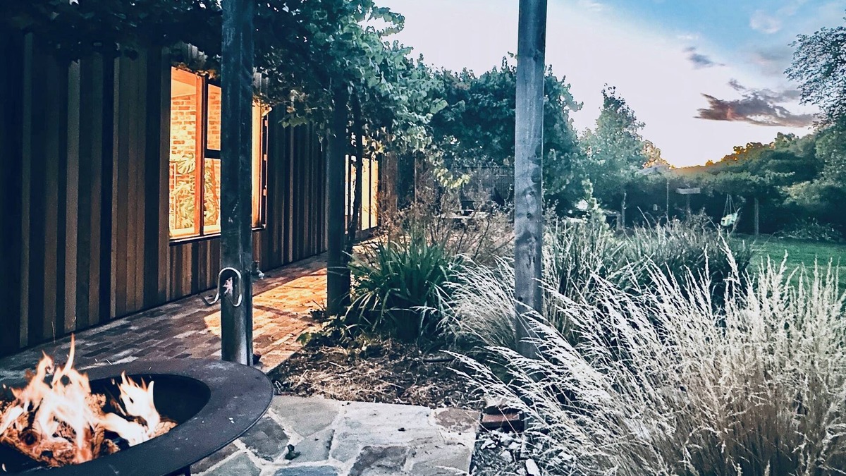 Yapeen House | Spacious Eco Home Among Native Gardens – Peaceful Family Retreat