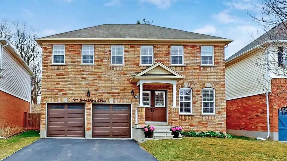 Brantford House | Spacious & Elegant 3BR + Office