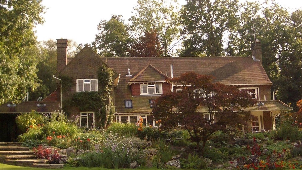 Westcott Apartment | Spacious, elegant flat with lovely views, conveniently placed in a beautiful are