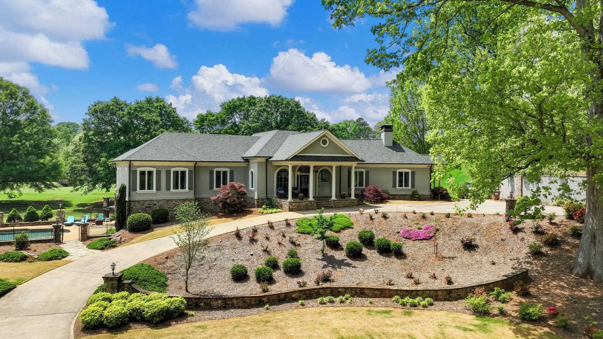 Braselton House | Spacious estate home in the beautiful Chateau Elan community in Braselton.
