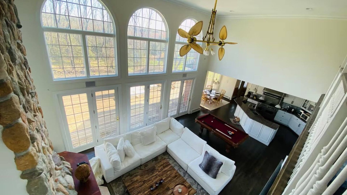 Sparta Township House | Spacious estate with 5 bedrooms and WiFi, AC in charming Sparta
