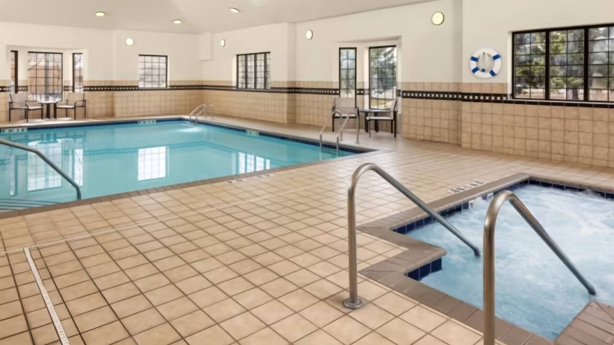 West Bloomington Hotel | Spacious Extended Stay in Bloomington – Great for Families, Business & Shopping