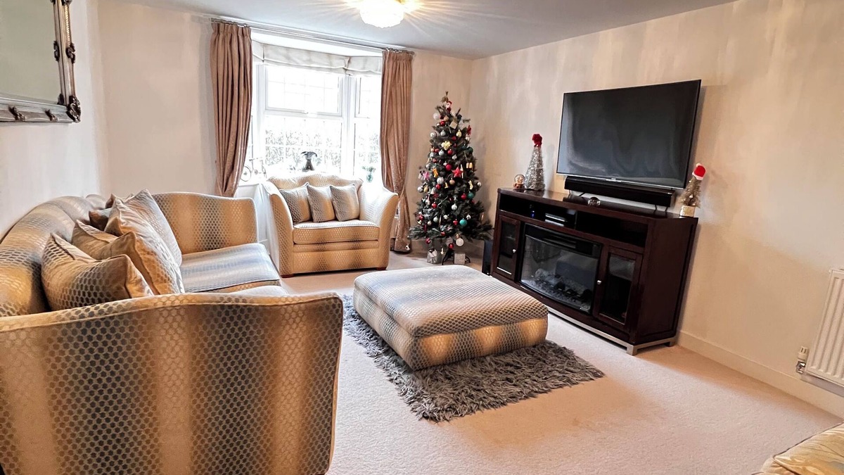 Norton Fitzwarren House | Spacious Family Retreat in Serene Taunton | Sleeps 8 | Near Town & Countryside