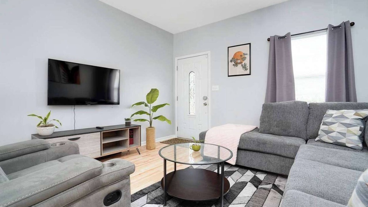 Park Duvalle House | Spacious Fam Retreat | Churchill Downs & Downtown!