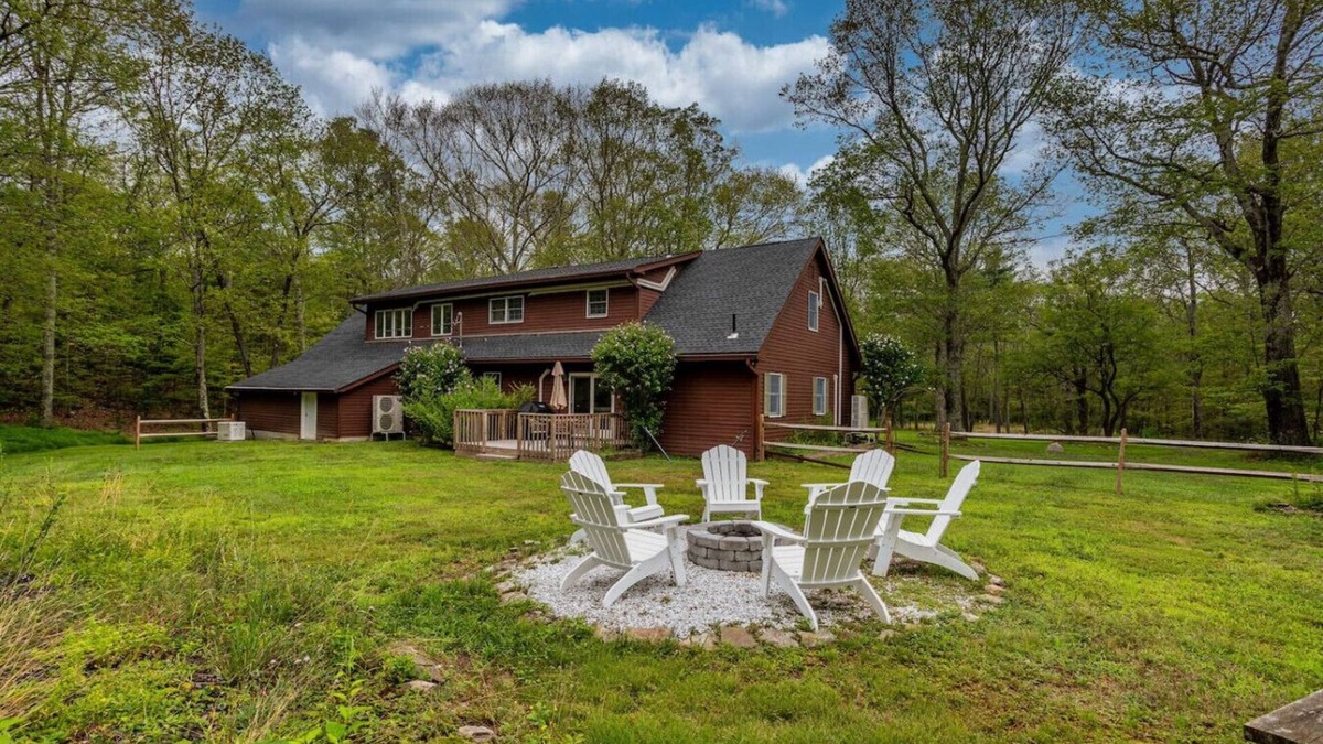 Saugerties Cabin | Spacious Fam Retreat: Hot Tub, Fire Pit, BBQ
