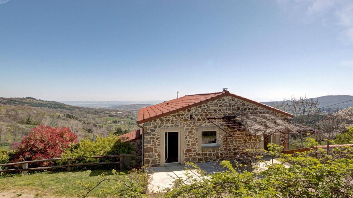 Pilat Rhodanien Cottage | Spacious family cottage with WiFi in peaceful countryside