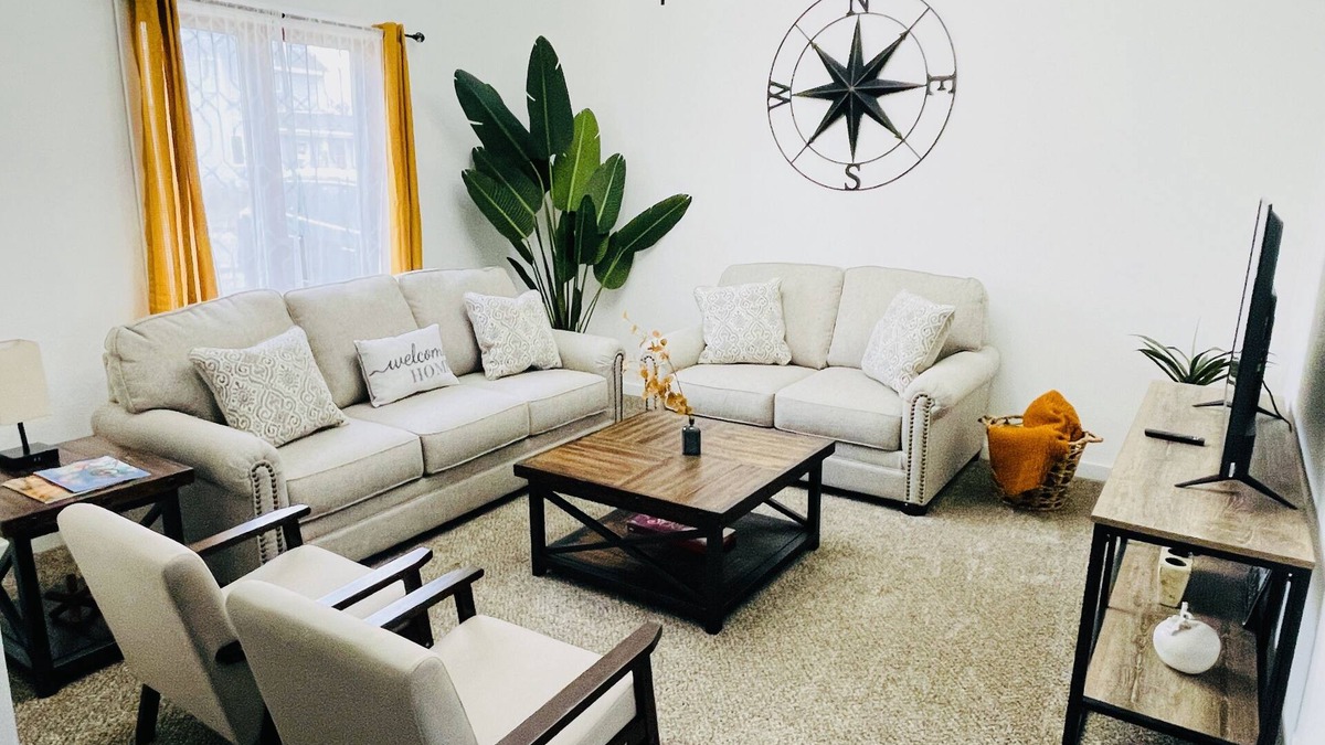 Creston House | Spacious Family Abode in the historic Creston
