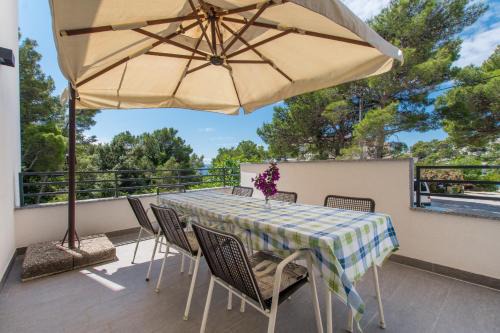 Krvavica Apartment | Spacious Family Apartment Casa Lili