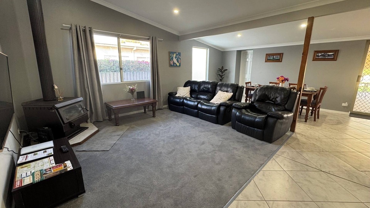 Merredin House | Spacious Family/Corporate Getaway in the Heart of Merredin - House on French