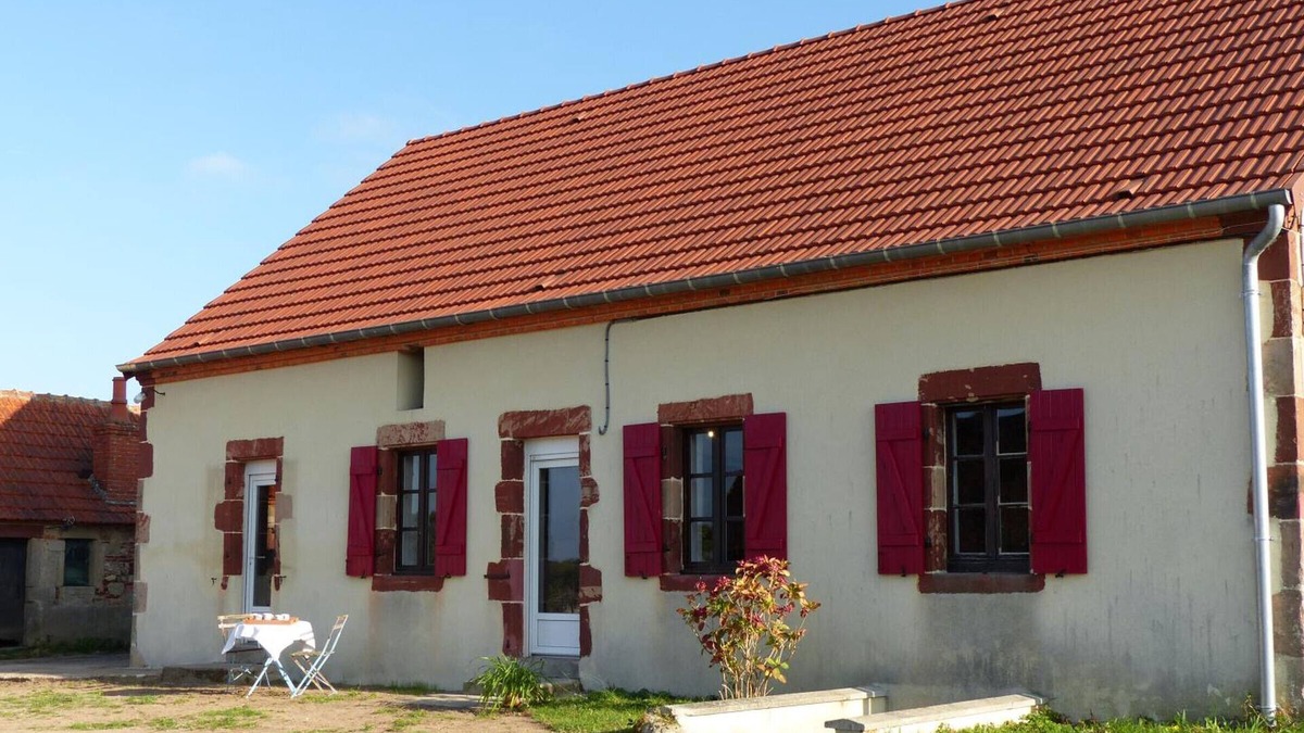 Vaumas Cottage | Spacious Family Country Retreat with Modern Amenities Near Le Pal Amusement Park