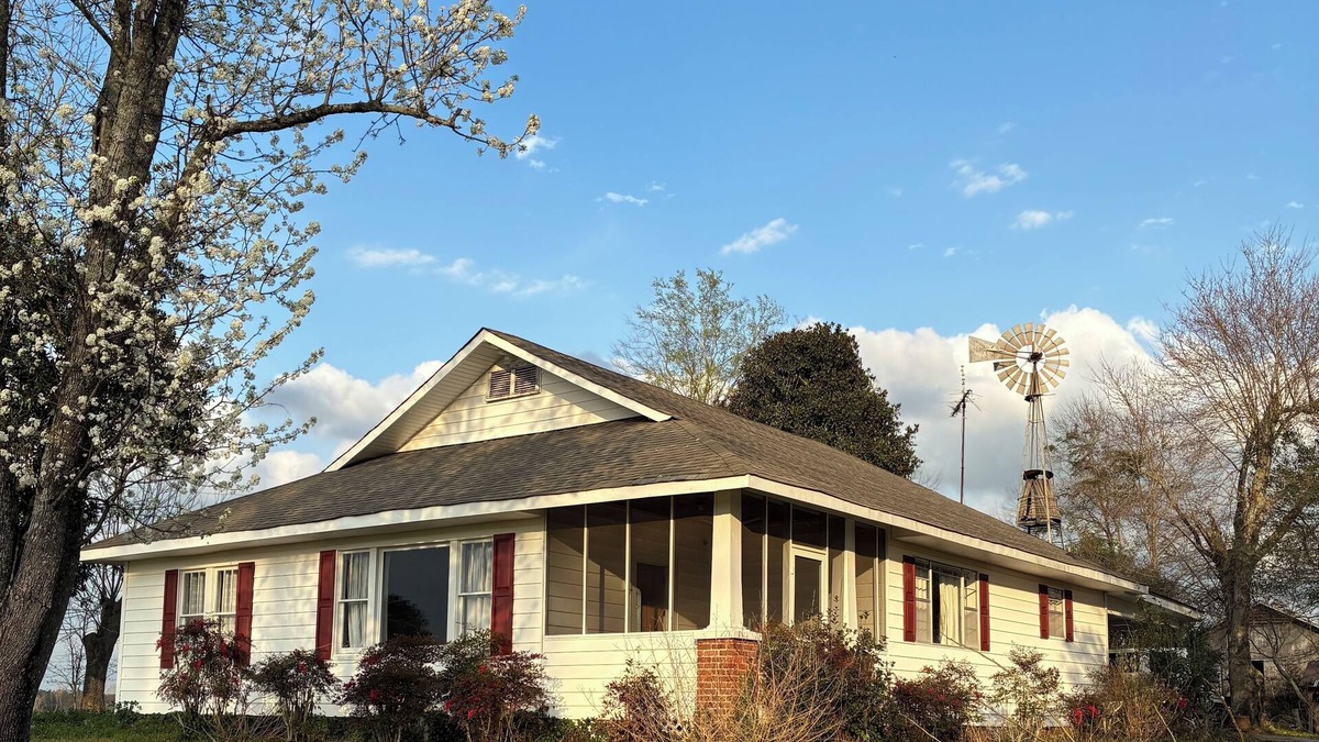 Collins House | Spacious Family Farmhouse