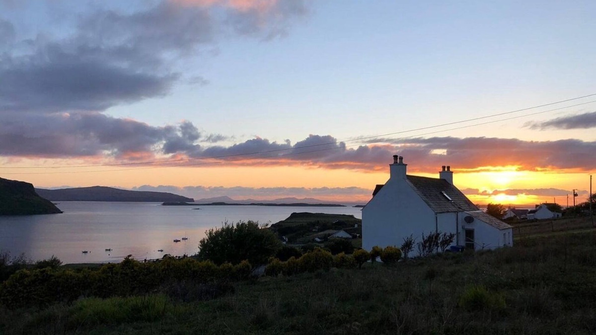 Stein Cottage | SPACIOUS FAMILY FRIENDLY AMAZING SEA VIEWS - SLEEPS 4-6n- 10% DISCOUNT SEPTEMBER