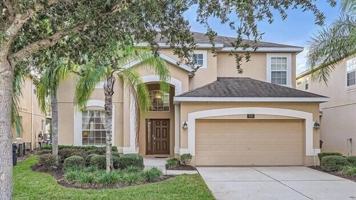 Watersong House | Spacious, Family Friendly home with Pool, Spa & Games. Minutes from Disney!