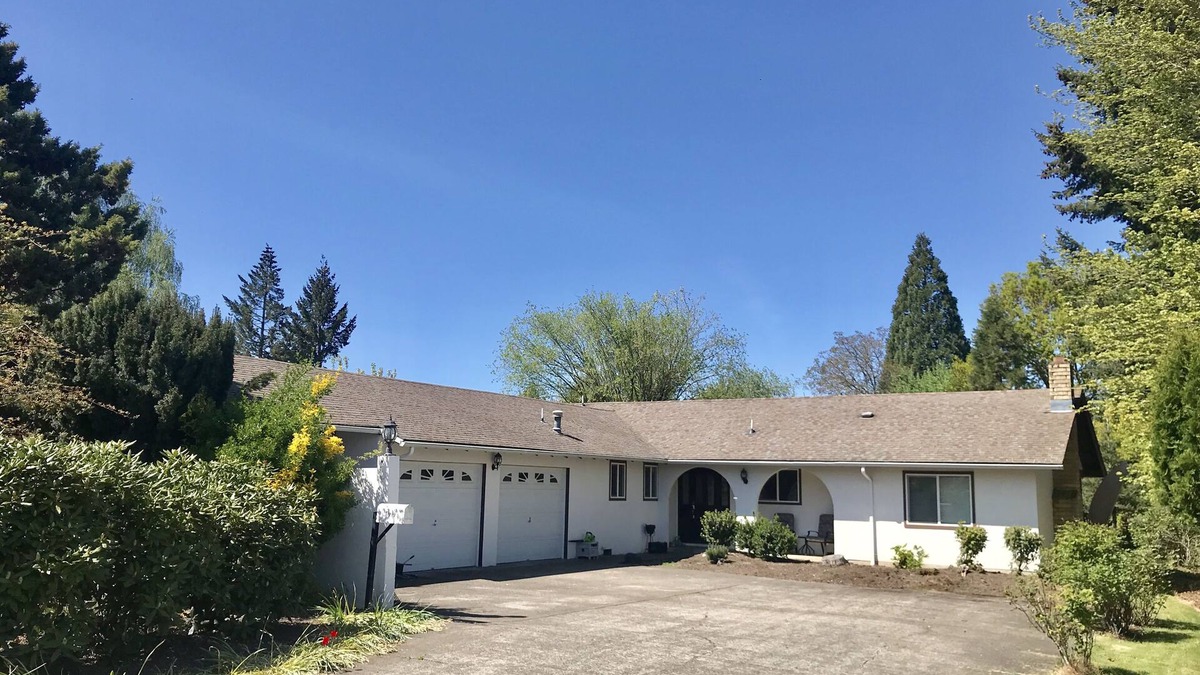 Monmouth House | Spacious family-friendly home near WOU!
