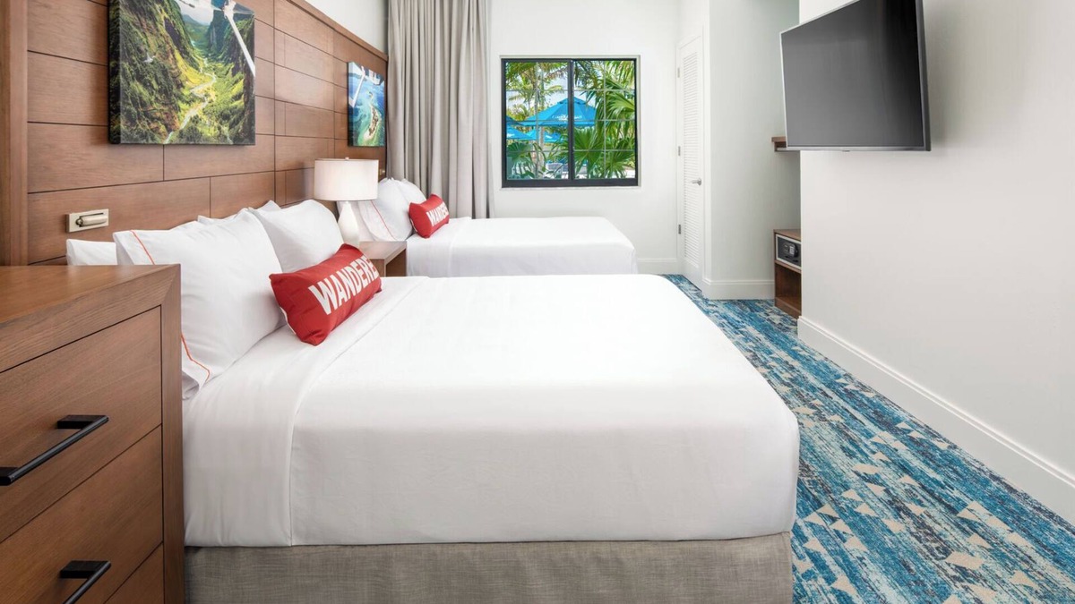 Park Shore Hotel | Spacious Family-Friendly Suite with Kitchen and Pool