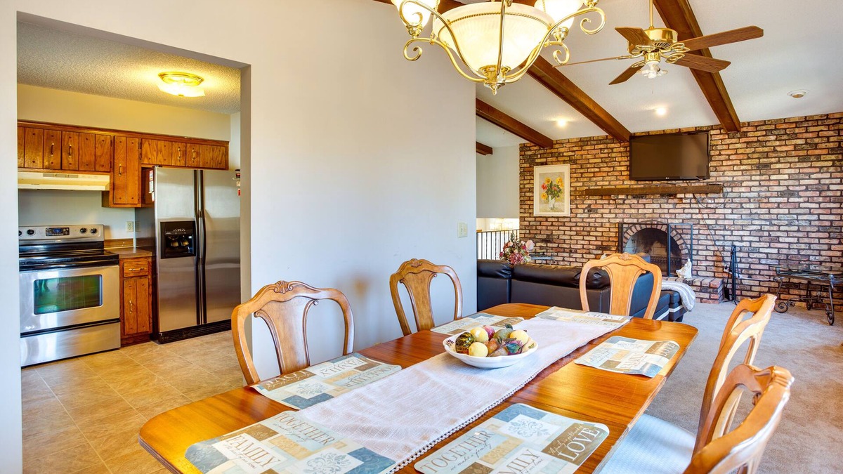 Brooklyn Park House | Spacious Family Home: 11 Mi to Dtwn Minneapolis!