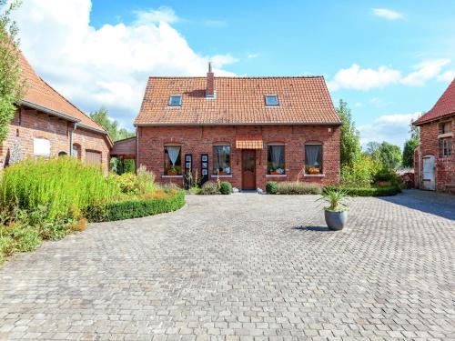 Le Bizet House | Spacious Family Home