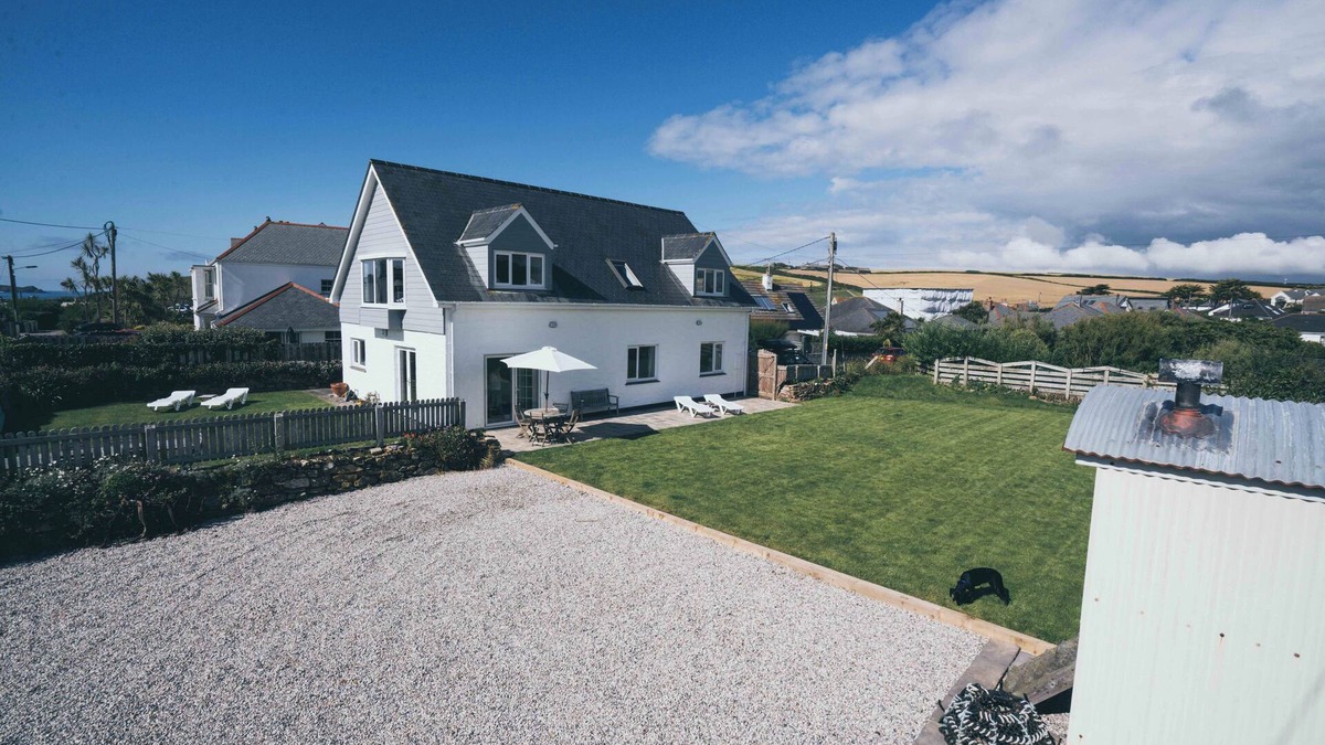 Trevone House | Spacious family home, prime location 2 minutes from Trevone's beautiful beaches