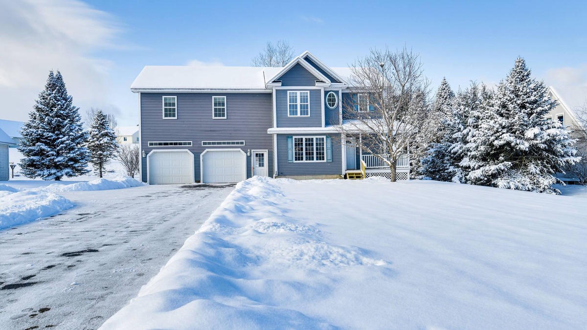 Eastern Vermont House | Spacious Family Home w/Deck & Yard: 5 Mi to Stowe