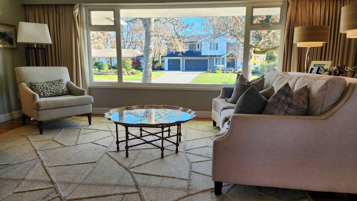 Oak Bay House | Spacious Family Home with Large Yard in Oak Bayn