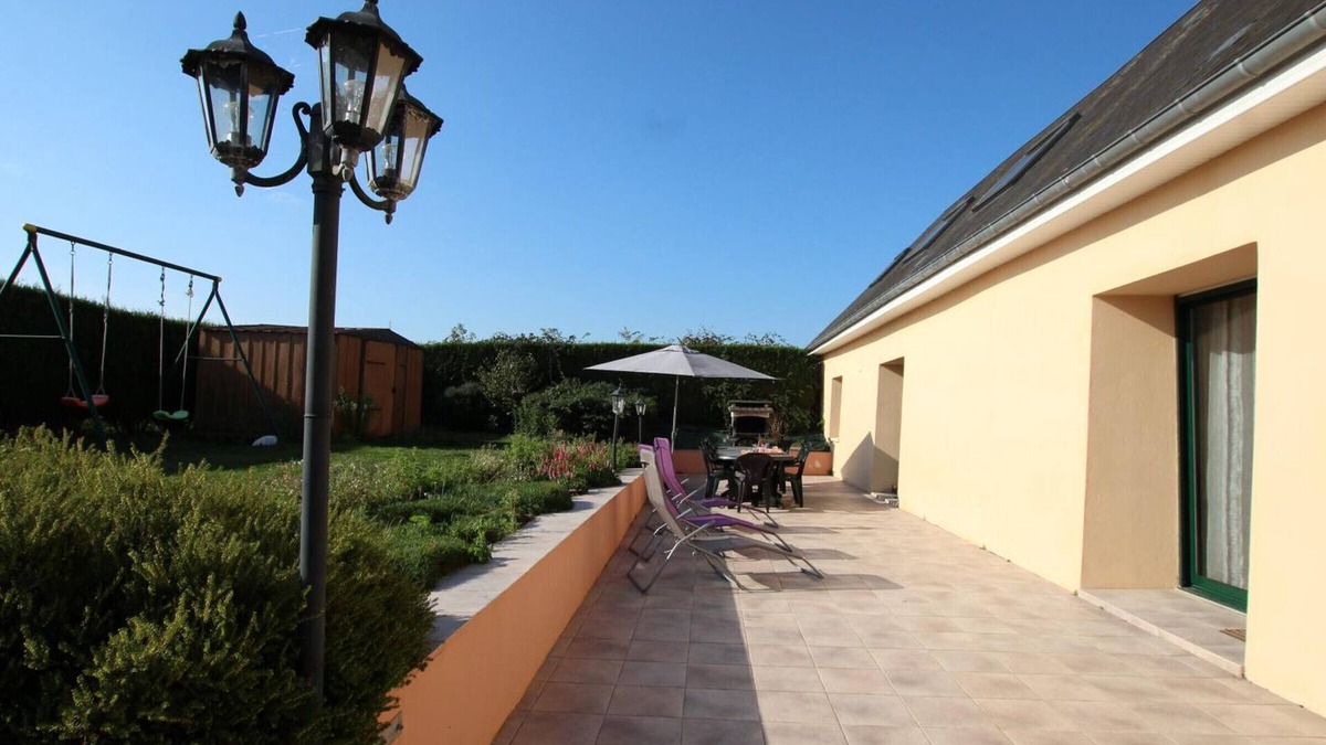 Cerences Cottage | Spacious Family Home with Modern Amenities, Enclosed Garden, WiFi, and Pet-Friendly
