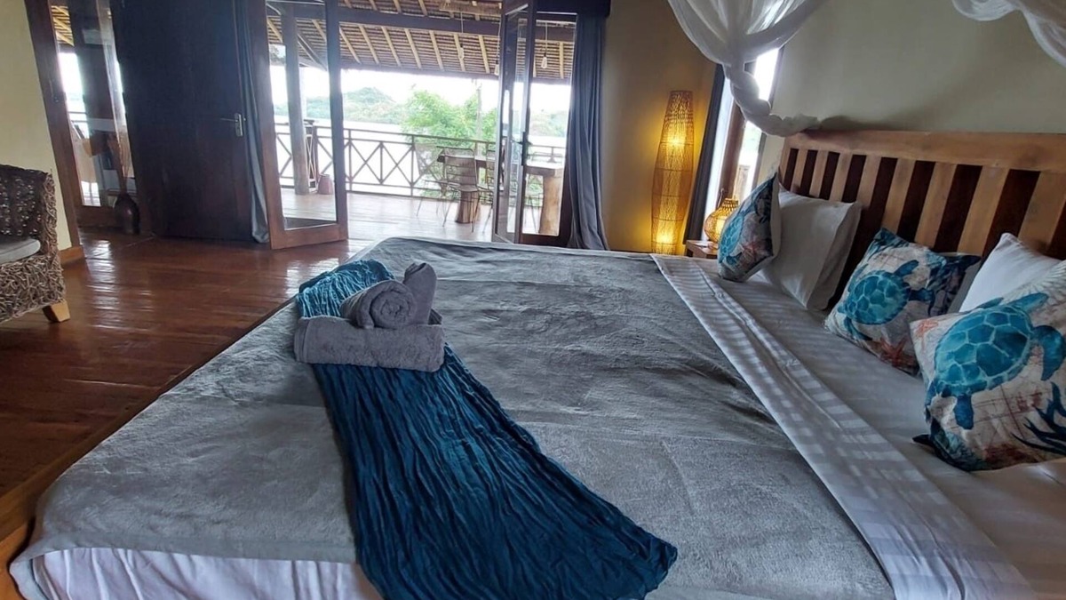 Batu Putih House | Spacious family Villa with freshwater pool, private garden, South West Lombok