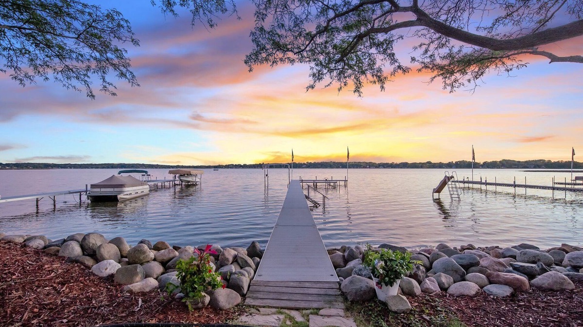Forest Lake House | Spacious Family Lakefront Retreat