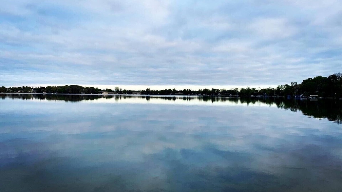 Browns Lake House | Spacious Family Lake House in Quiet Neighborhood